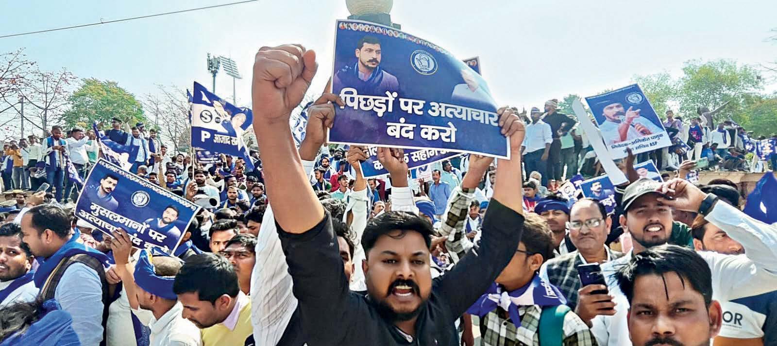 बसपा की जमीन छीनने पर तुले आजाद!
